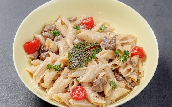 پنه گوشت با سس آلفردو